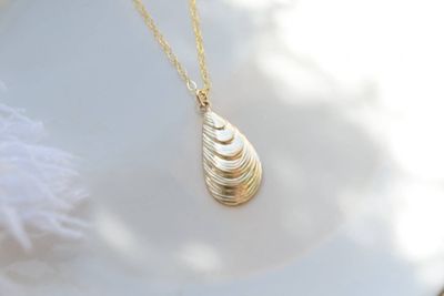 Oyster necklace