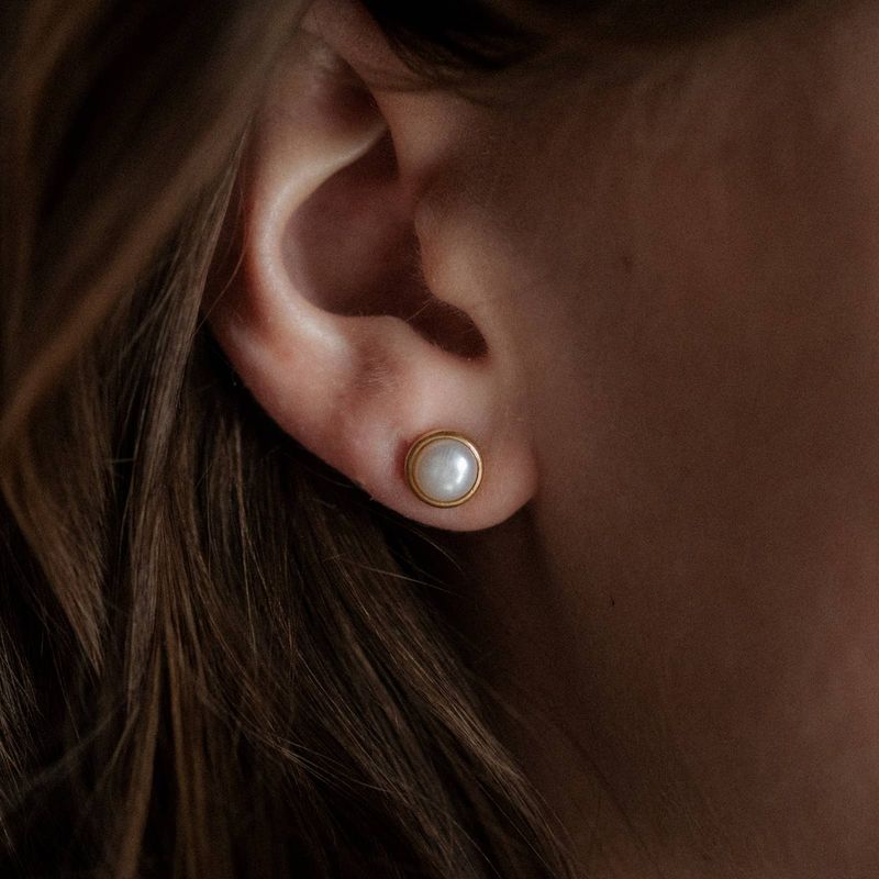 Hyalite Studs // Pearl