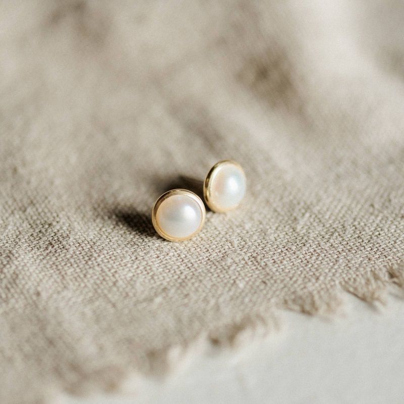 Hyalite Studs // Pearl