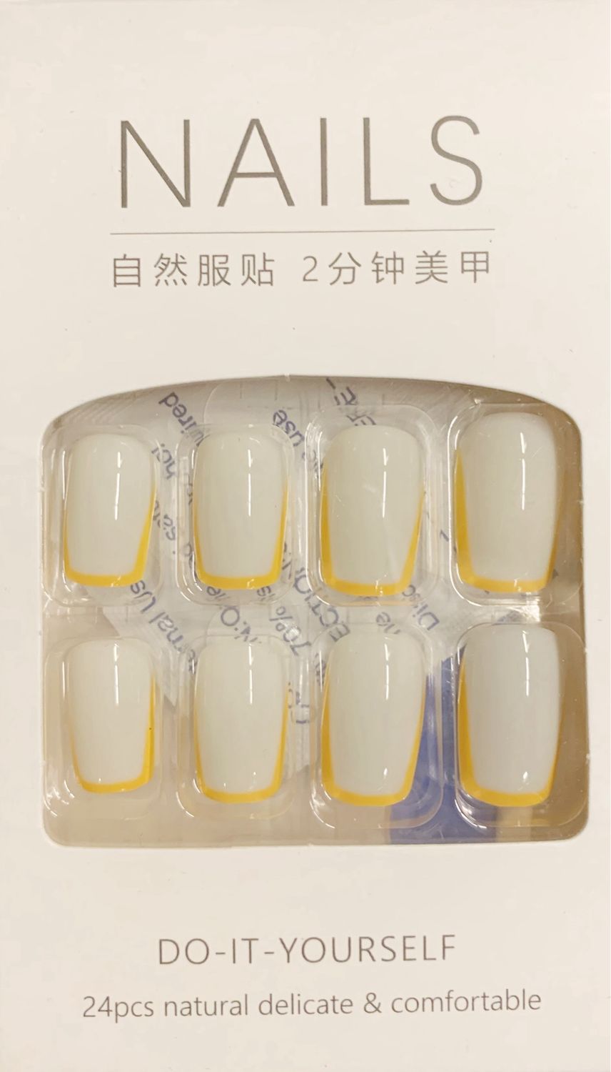 Press On Tips // Yellow Manicure