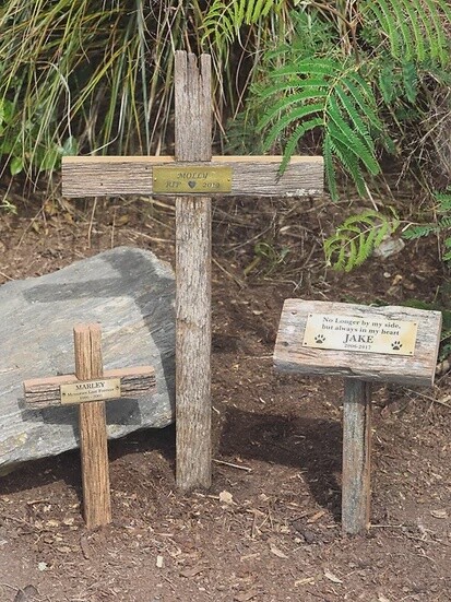 Pet Tributes Memorial Cross or Plinth, Type: Cross (Medium)