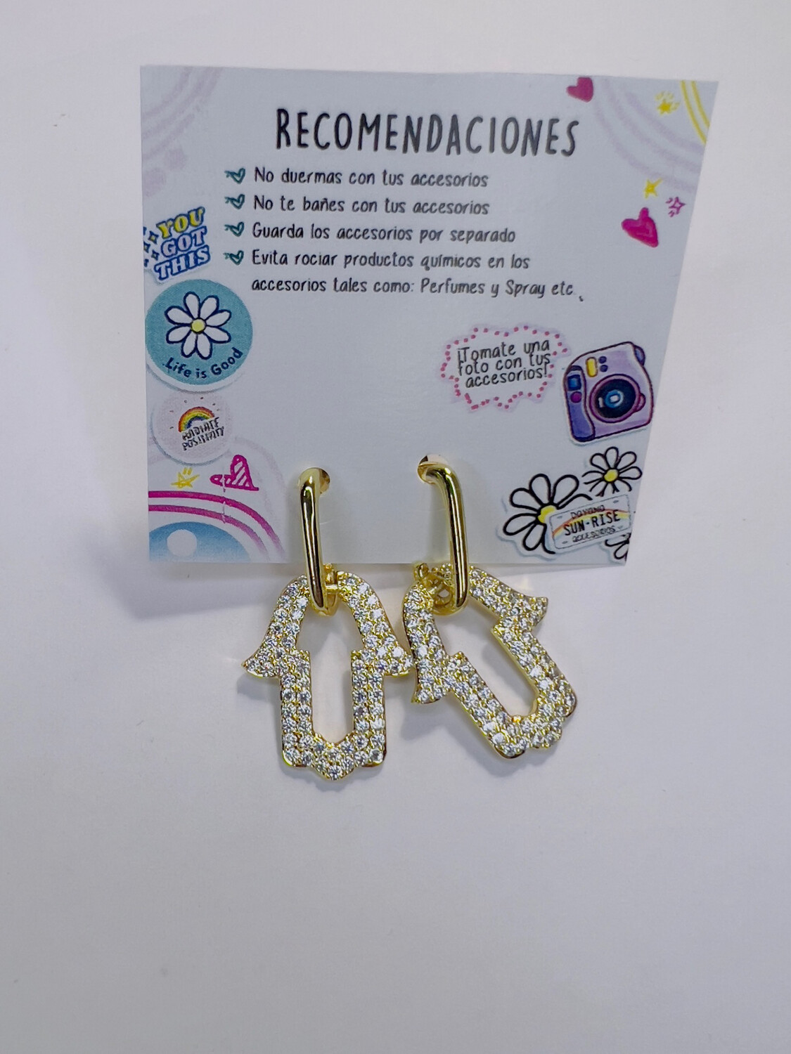 Argollas en forma de mano de Fátima con circones 