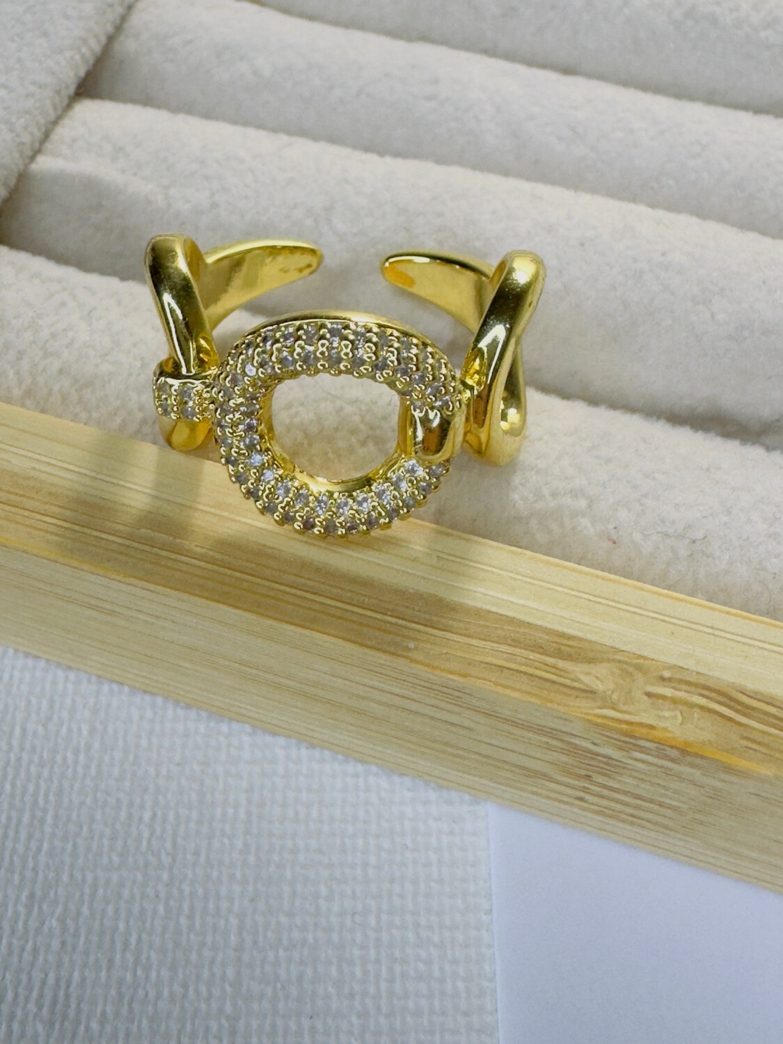 Anillo ajustable con circones 