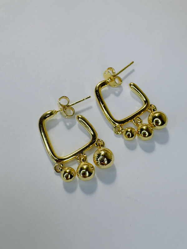 Argollas balines colgantes en baño de oro