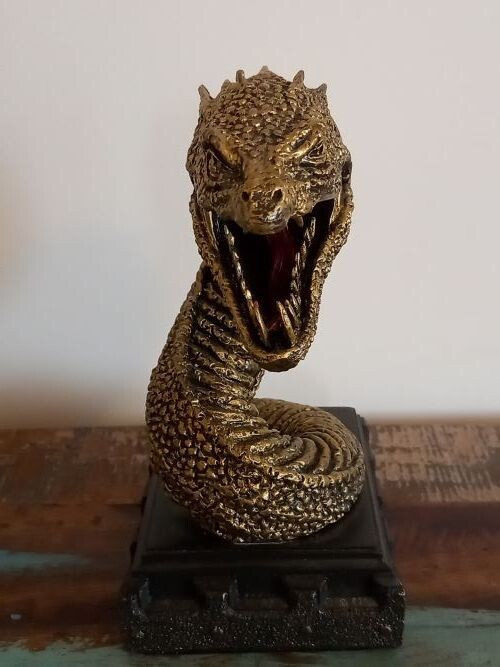 Goudkleurige slang Nagini