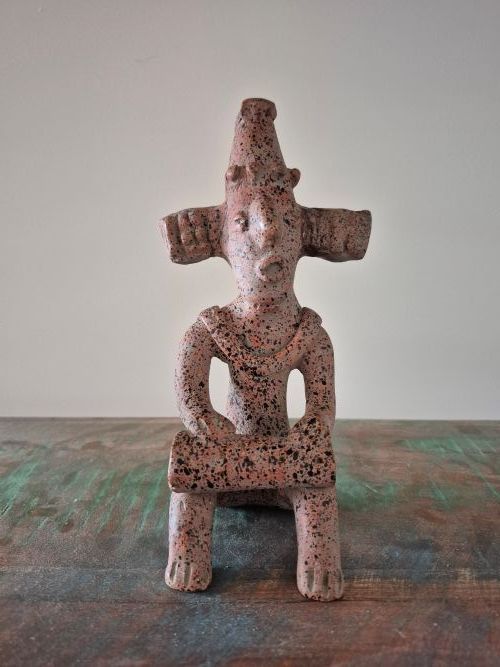 Zuid - Amerikaans beeldje in terracotta