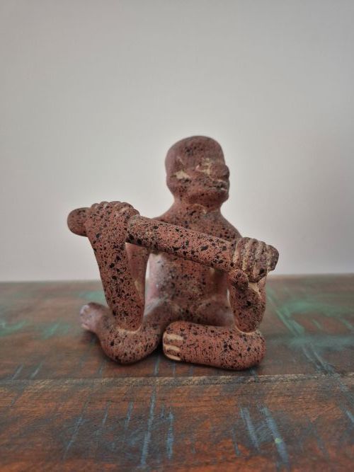 Zuid - Amerikaans beeldje in terracotta