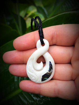 Pikorua Twist Bone Pendant