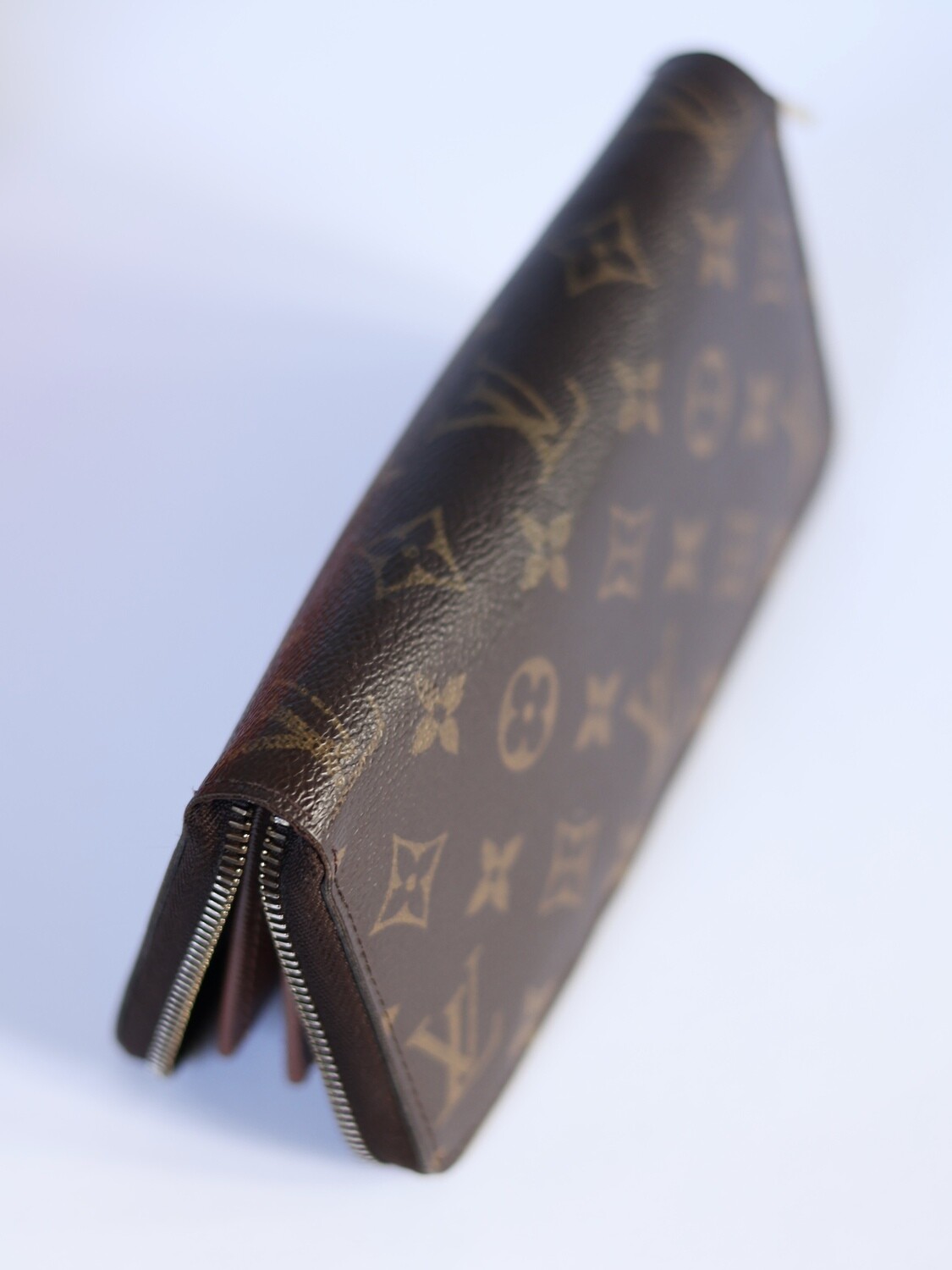 LOUIS VUITTON ZIPPY WALLET