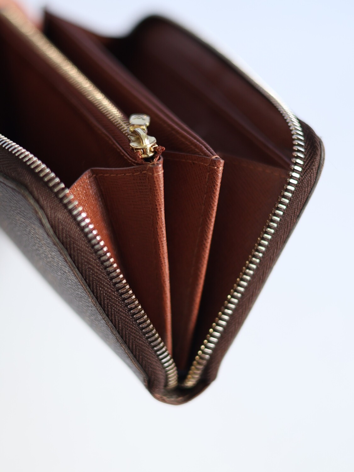 LOUIS VUITTON ZIPPY WALLET