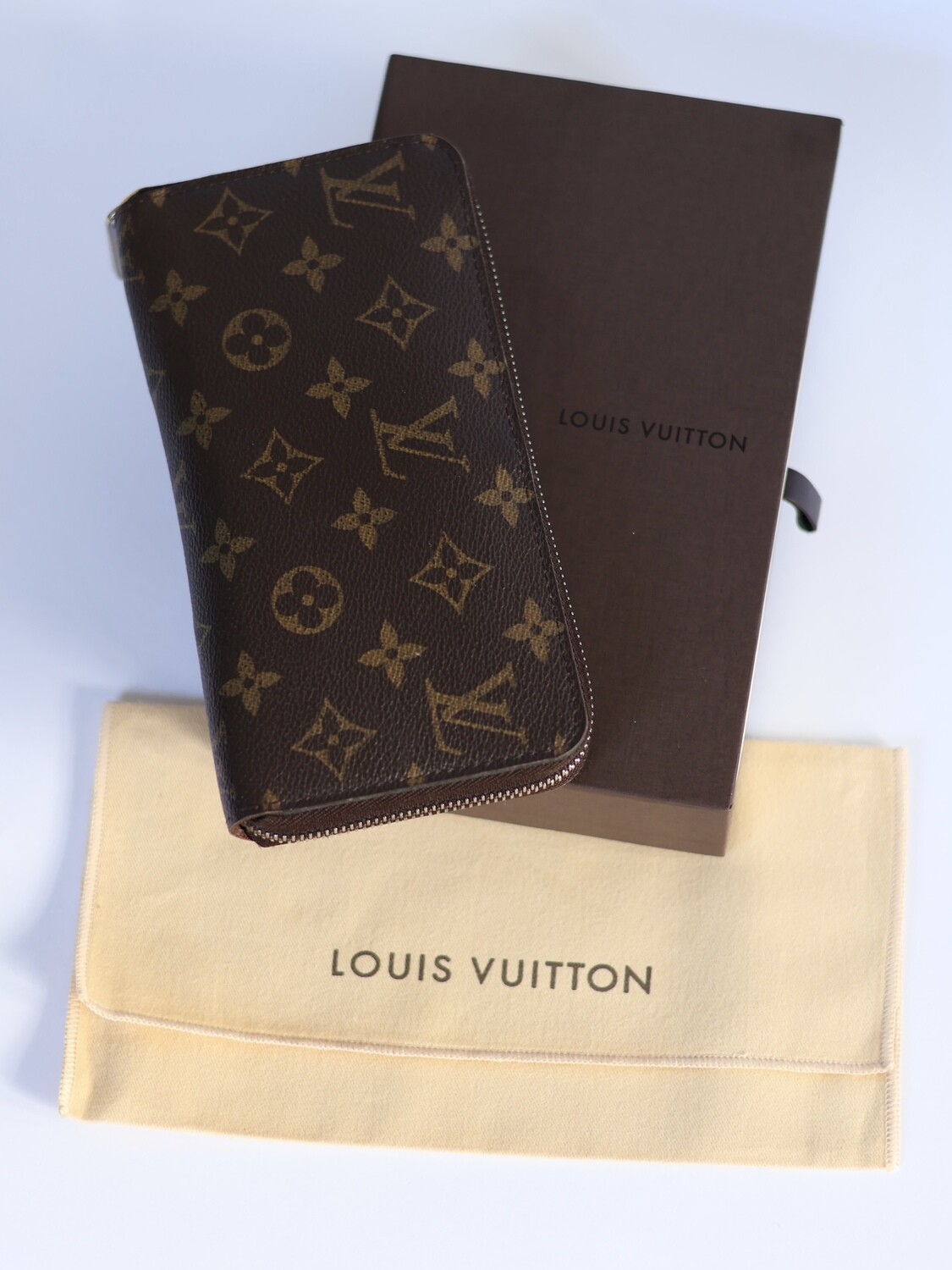 LOUIS VUITTON ZIPPY WALLET