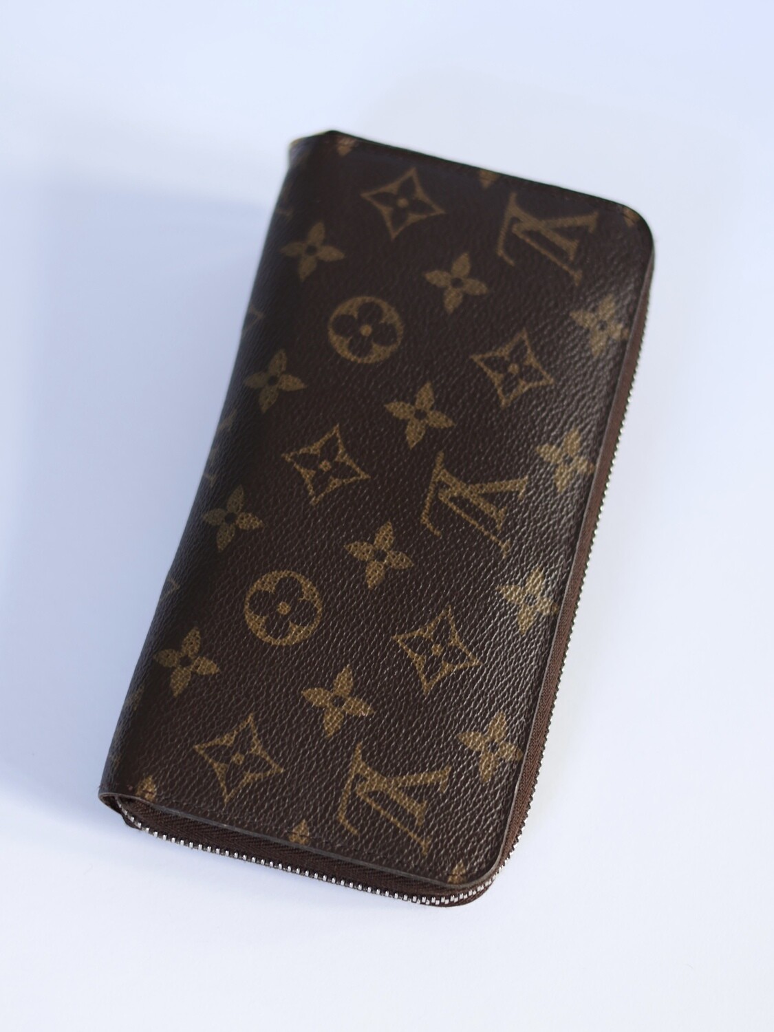 LOUIS VUITTON ZIPPY WALLET