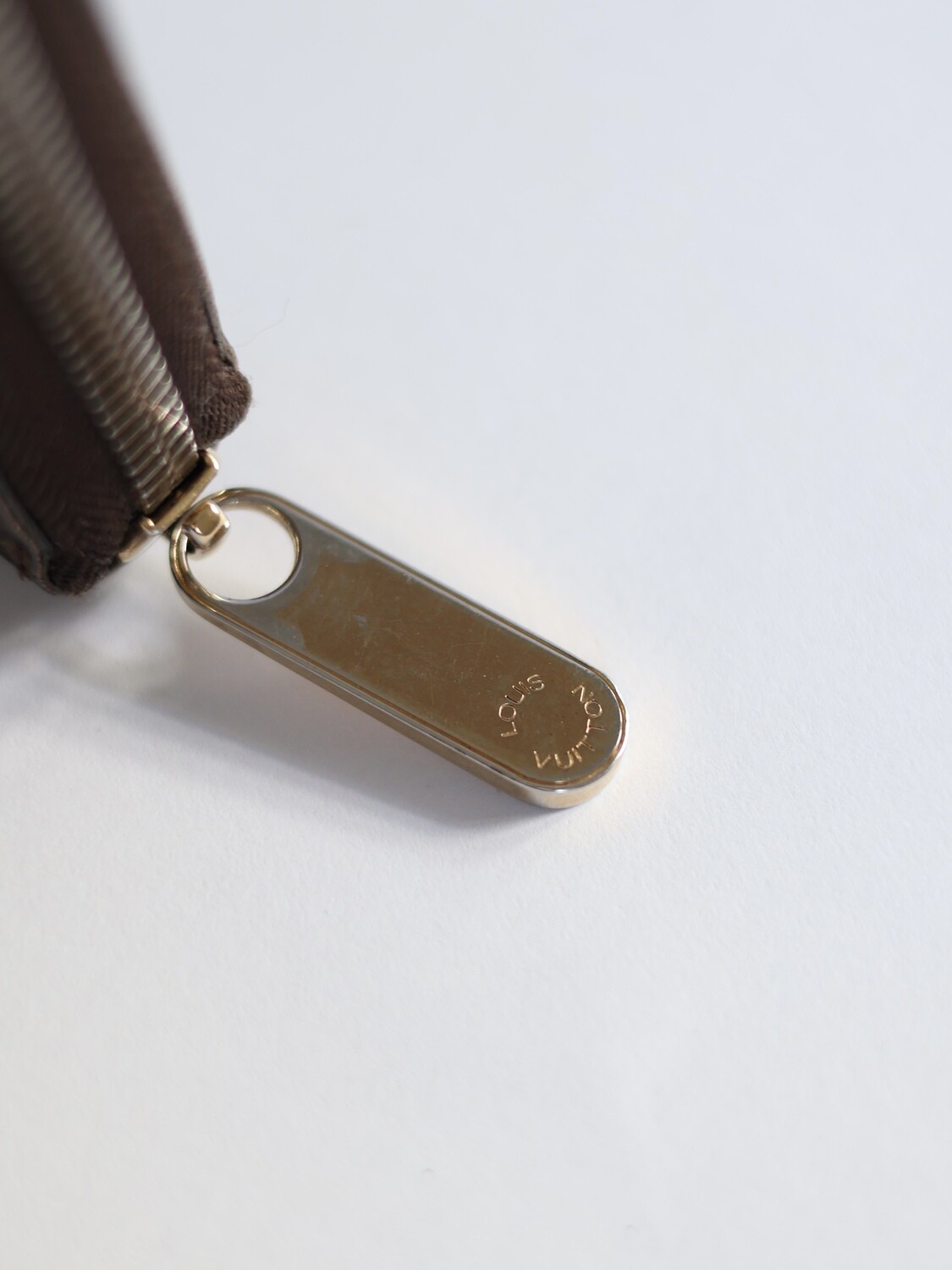 LOUIS VUITTON ZIPPY WALLET