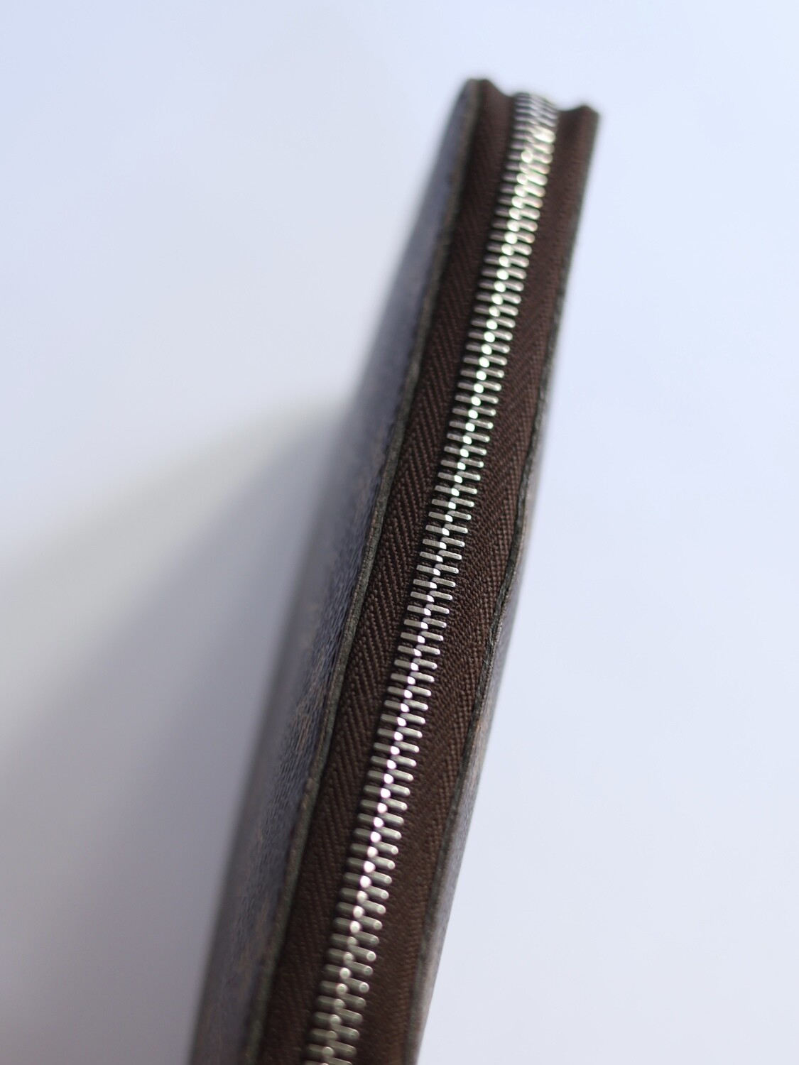 LOUIS VUITTON ZIPPY WALLET