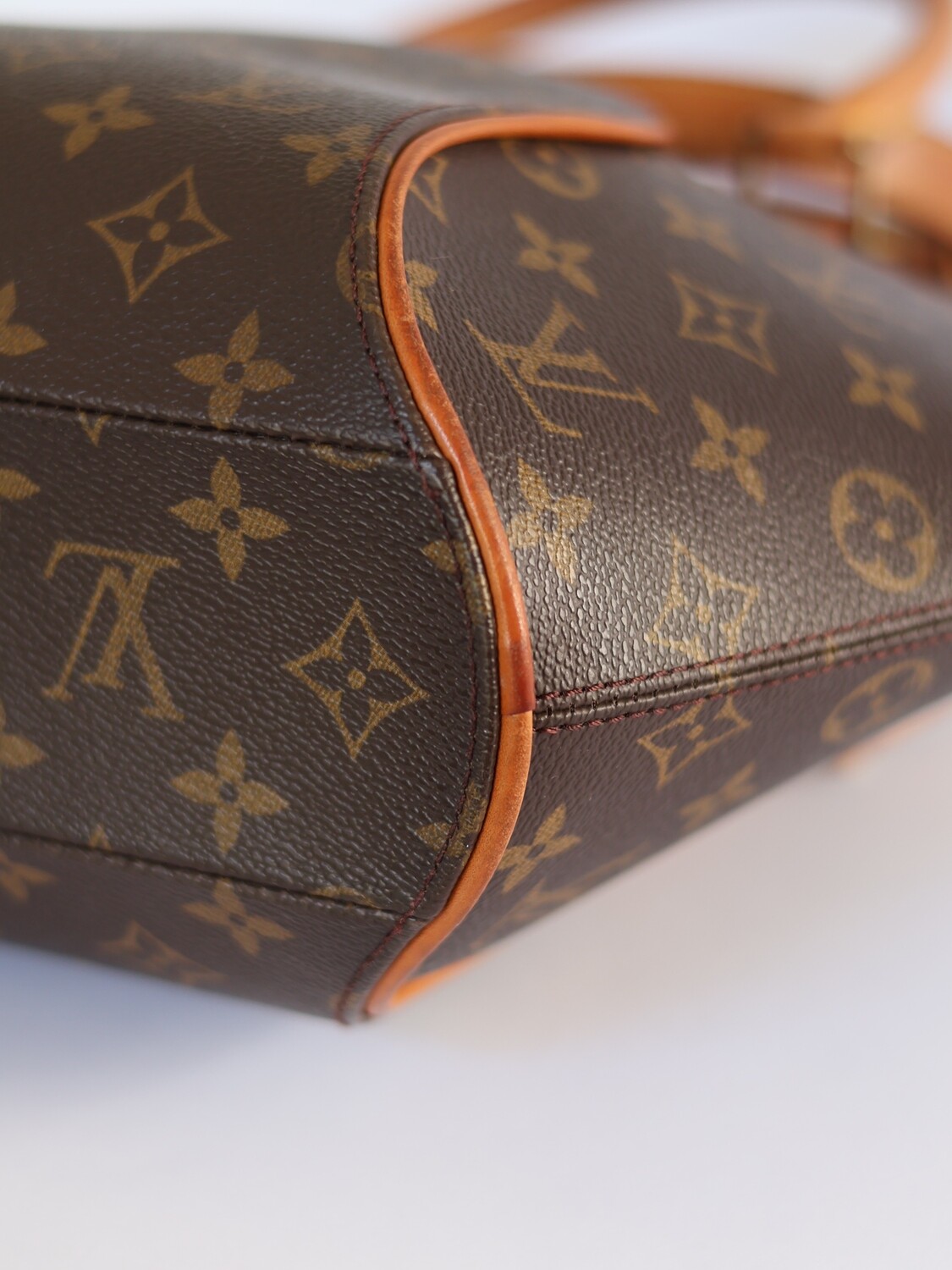 LOUIS VUITTON ELLIPSE BAG