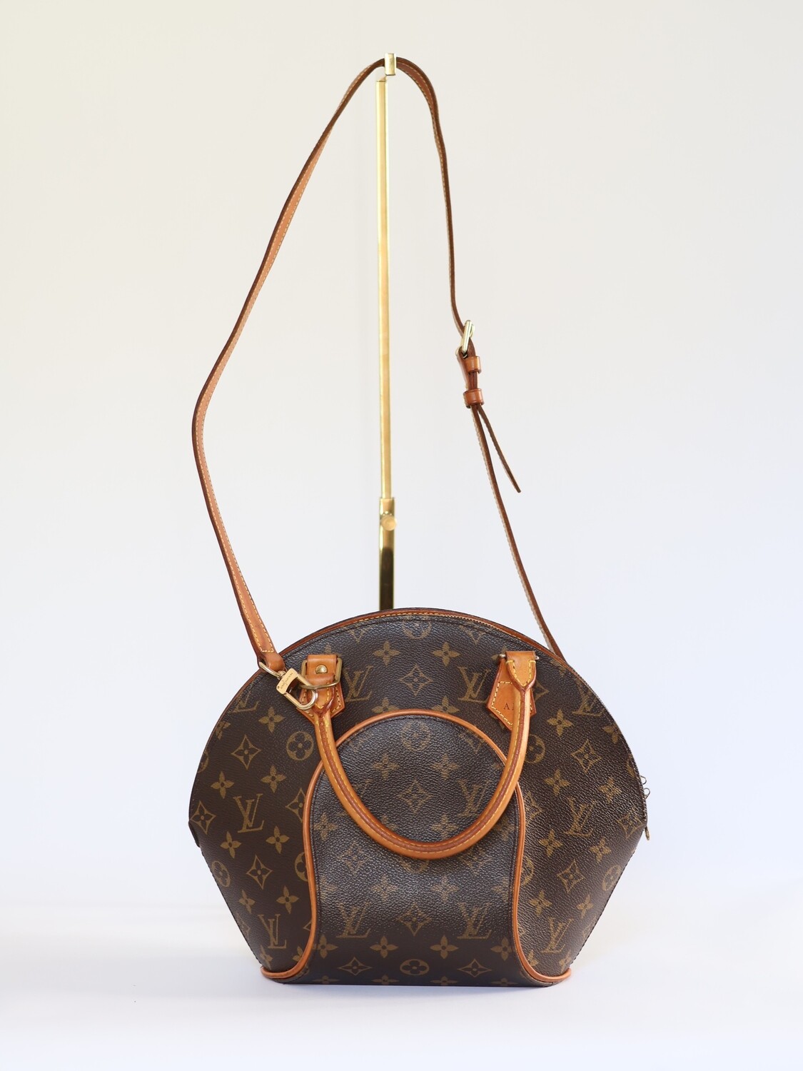 LOUIS VUITTON ELLIPSE BAG