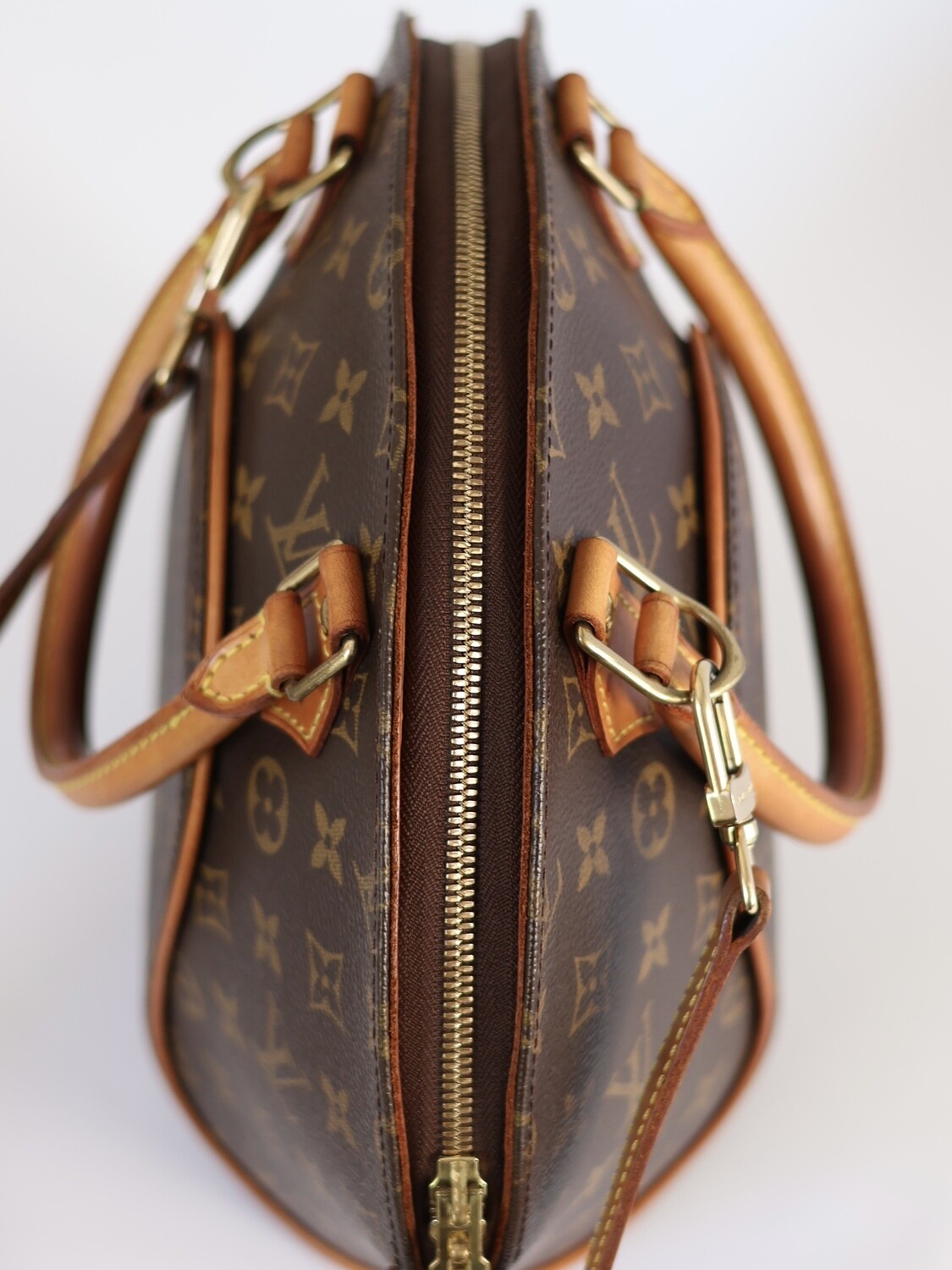 LOUIS VUITTON ELLIPSE BAG