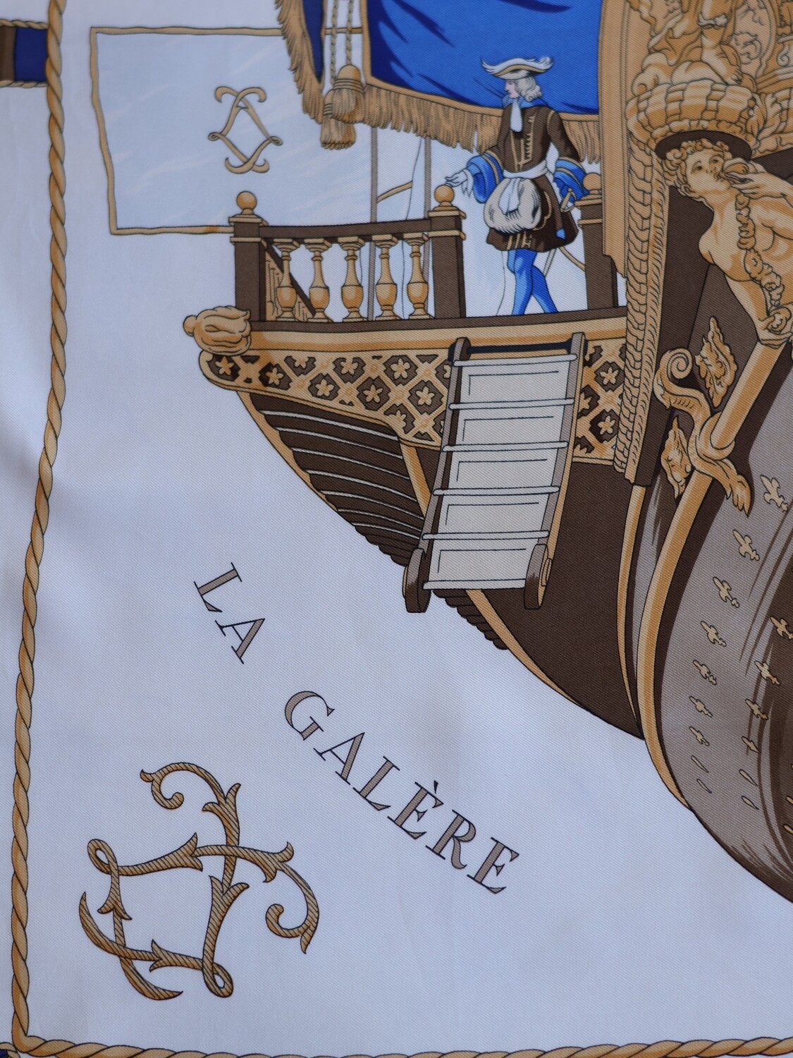 HERMÈS LA REALE SCARF