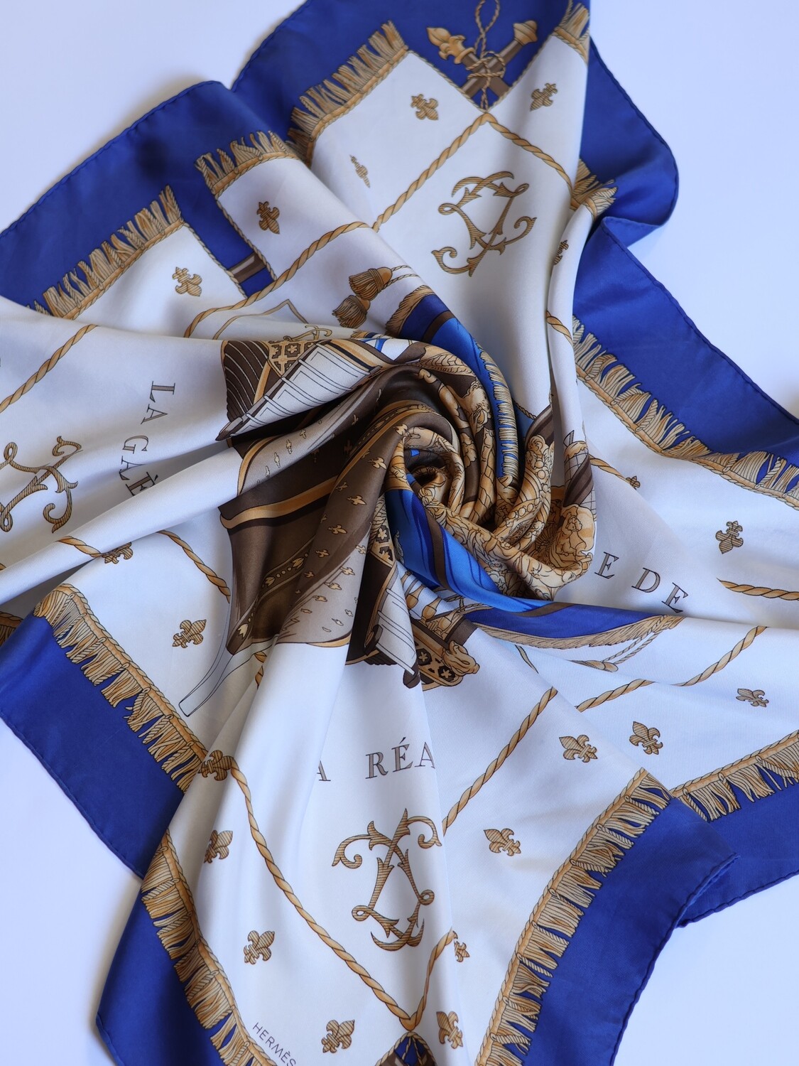 HERMÈS LA REALE SCARF