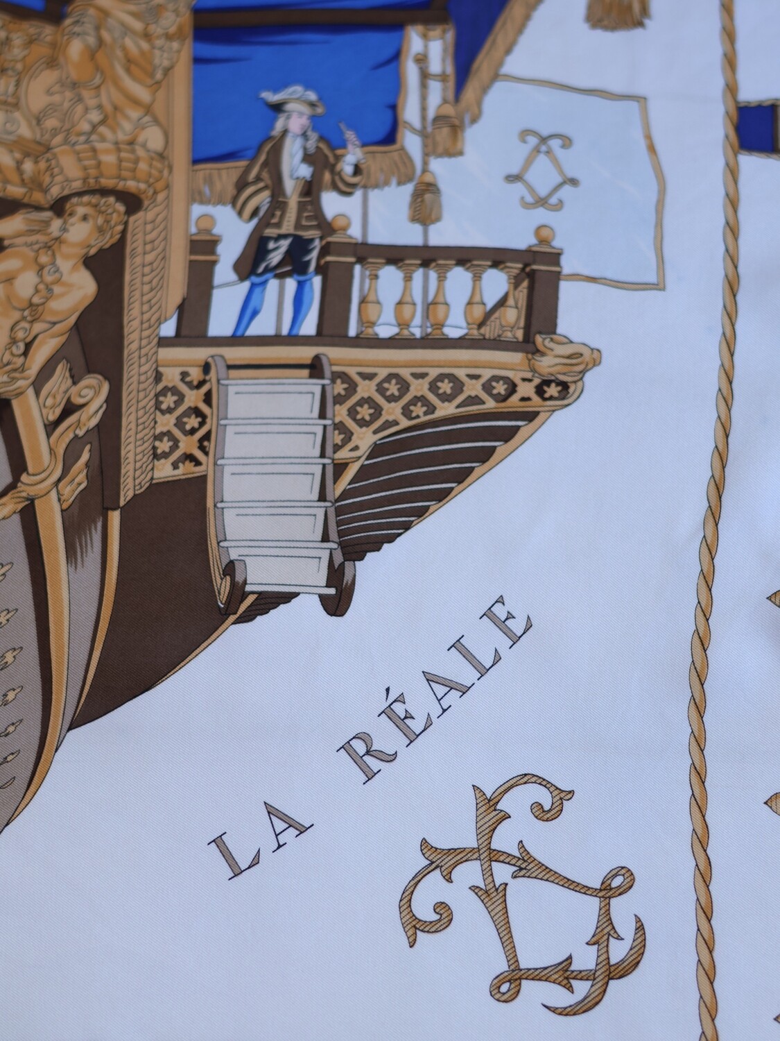 HERMÈS LA REALE SCARF