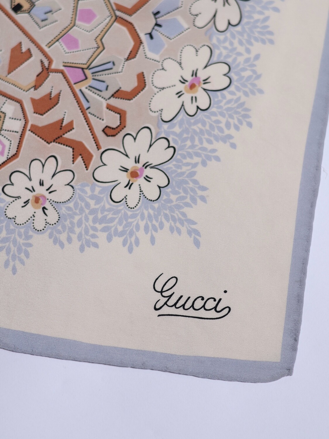 GUCCI IVORY SCARF
