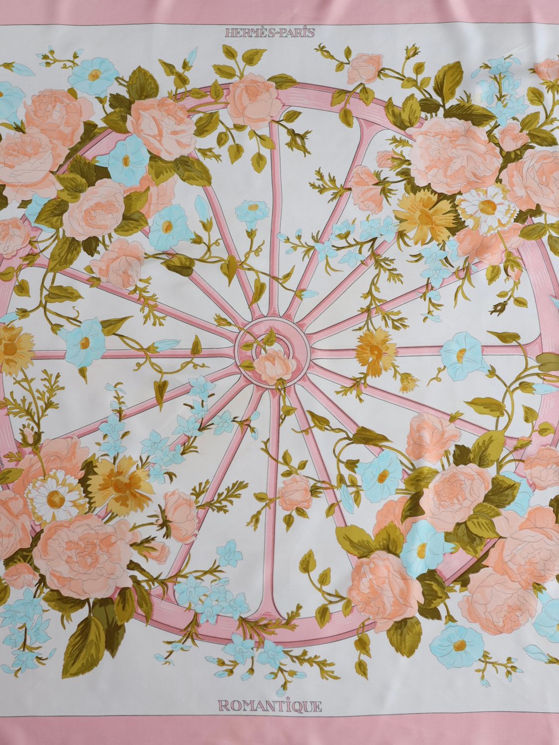 HERMÈS ROMANTIQUE SCARF