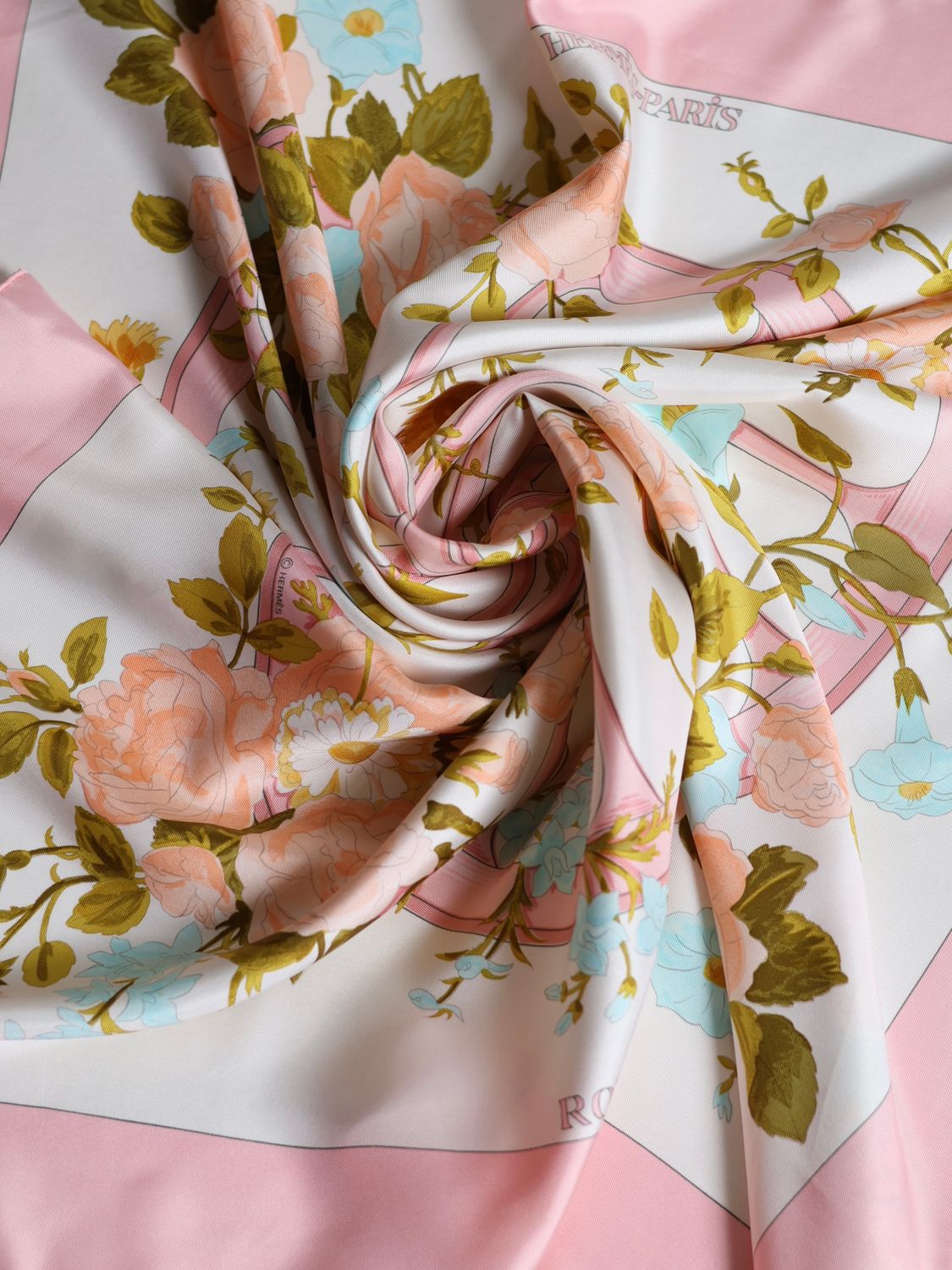 HERMÈS ROMANTIQUE SCARF