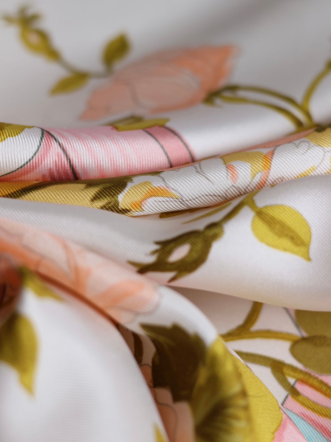 HERMÈS ROMANTIQUE SCARF