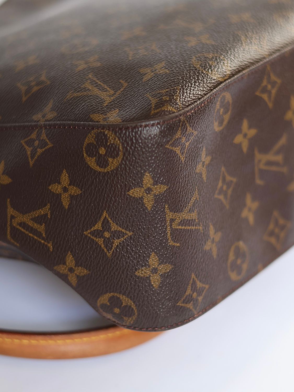 LOUIS VUITTON LOOP SHOULDER BAG