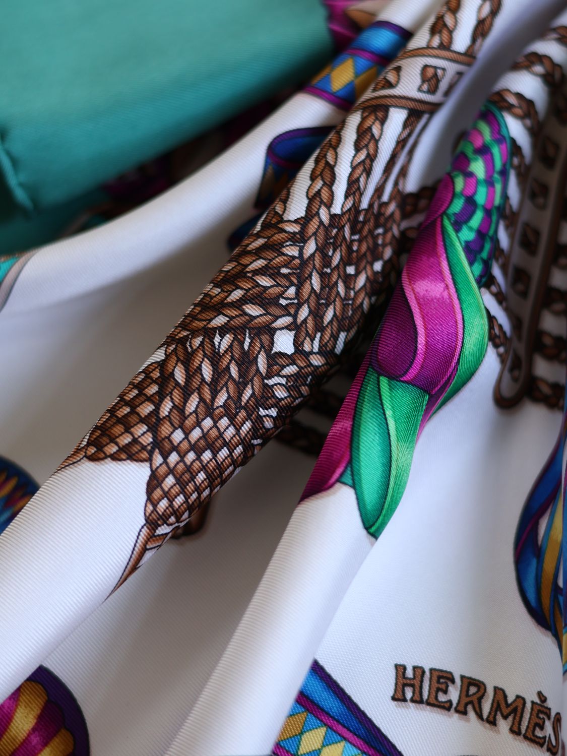 HERMÈS LES RUBANS DU CHEVAL SILK SCARF