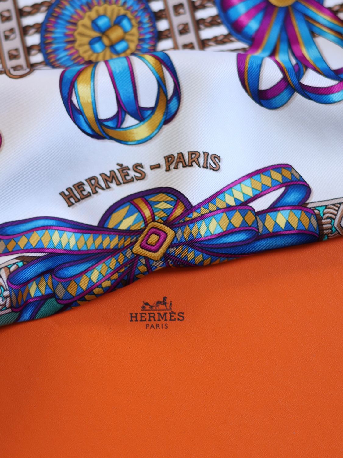 HERMÈS LES RUBANS DU CHEVAL SILK SCARF