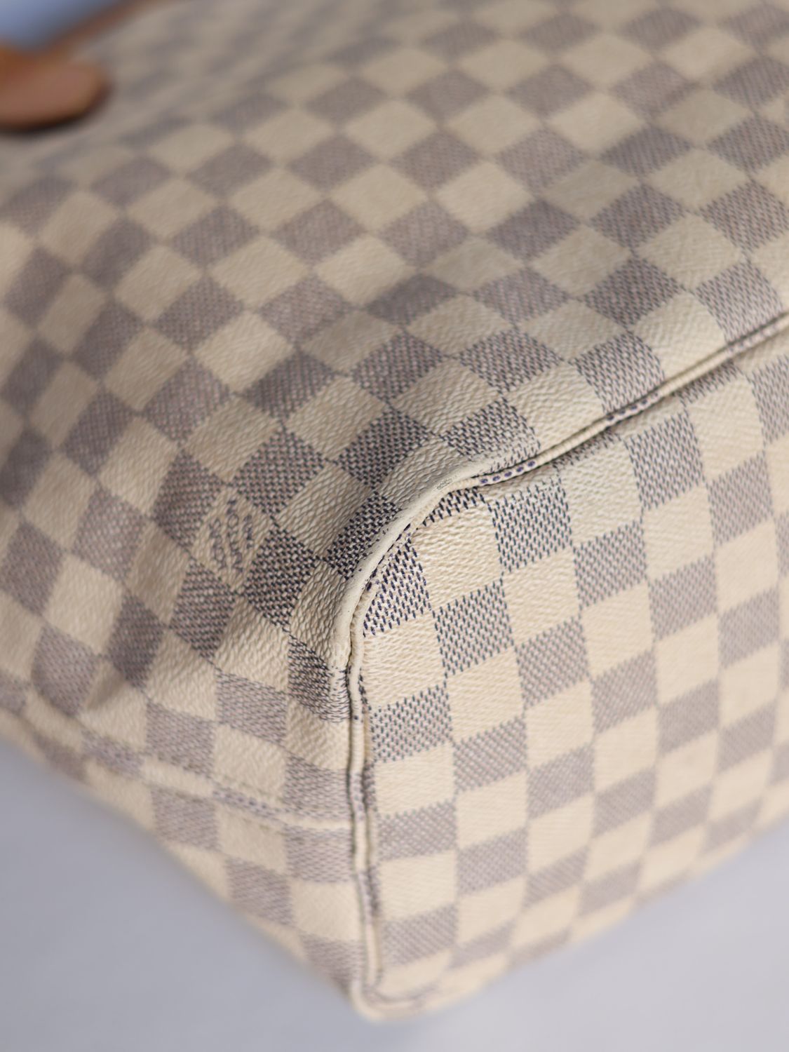 Louis Vuitton Neverfull MM Bag