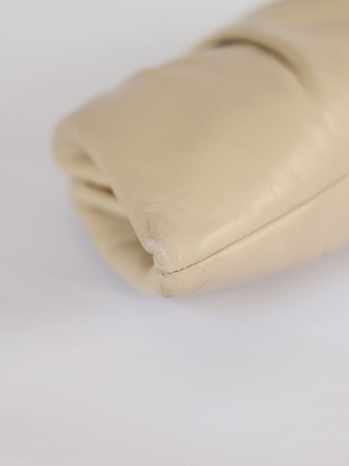 VINTAGE PUFF POUCH BAG