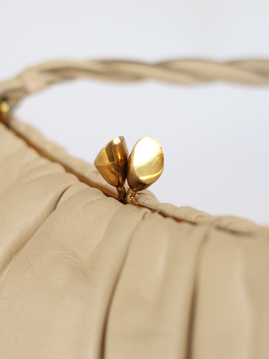 VINTAGE PUFF POUCH BAG