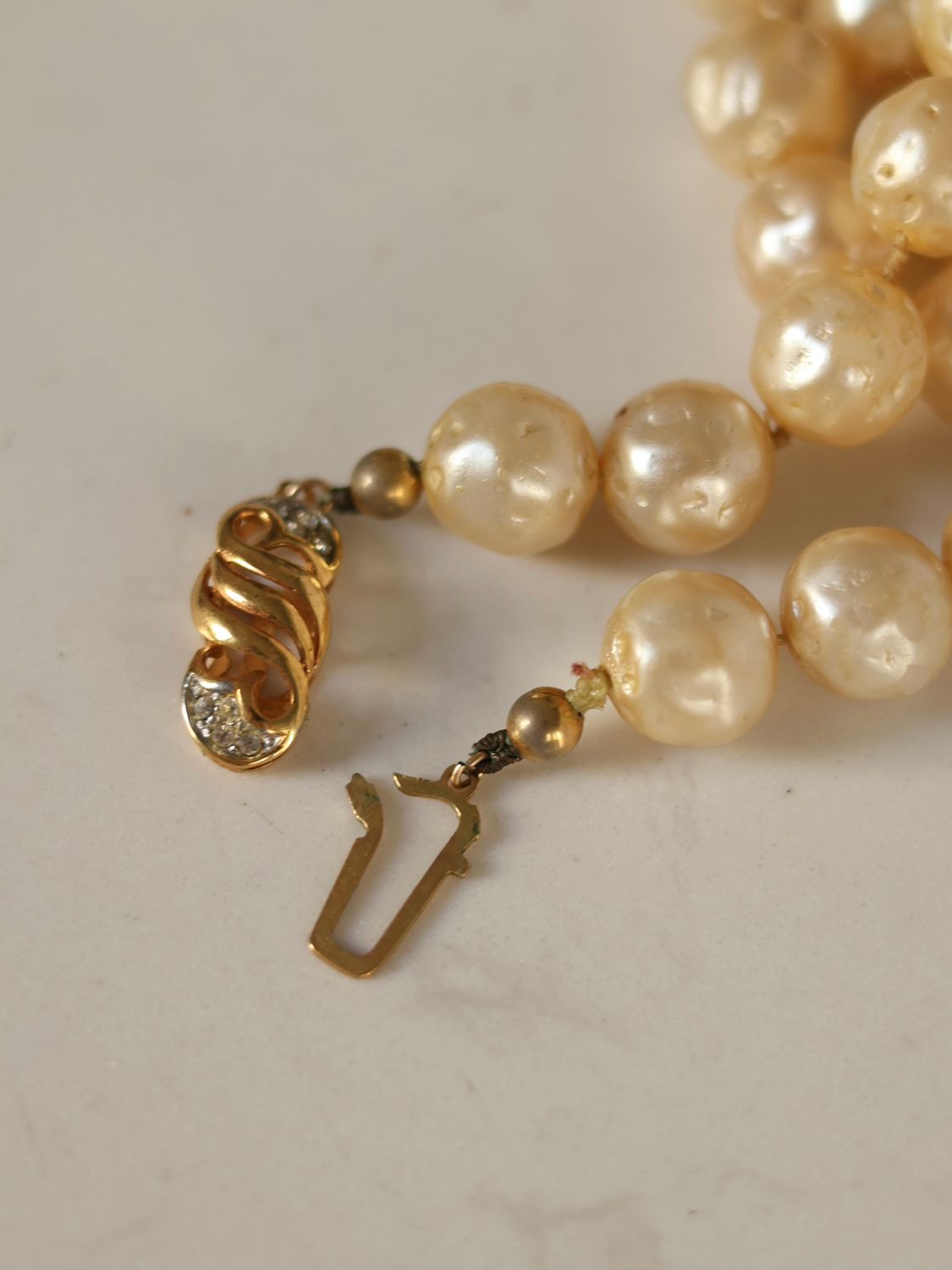 OVERSIZED FAUX PEARL NECKLACE