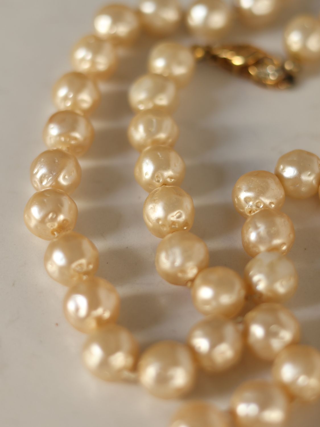 OVERSIZED FAUX PEARL NECKLACE