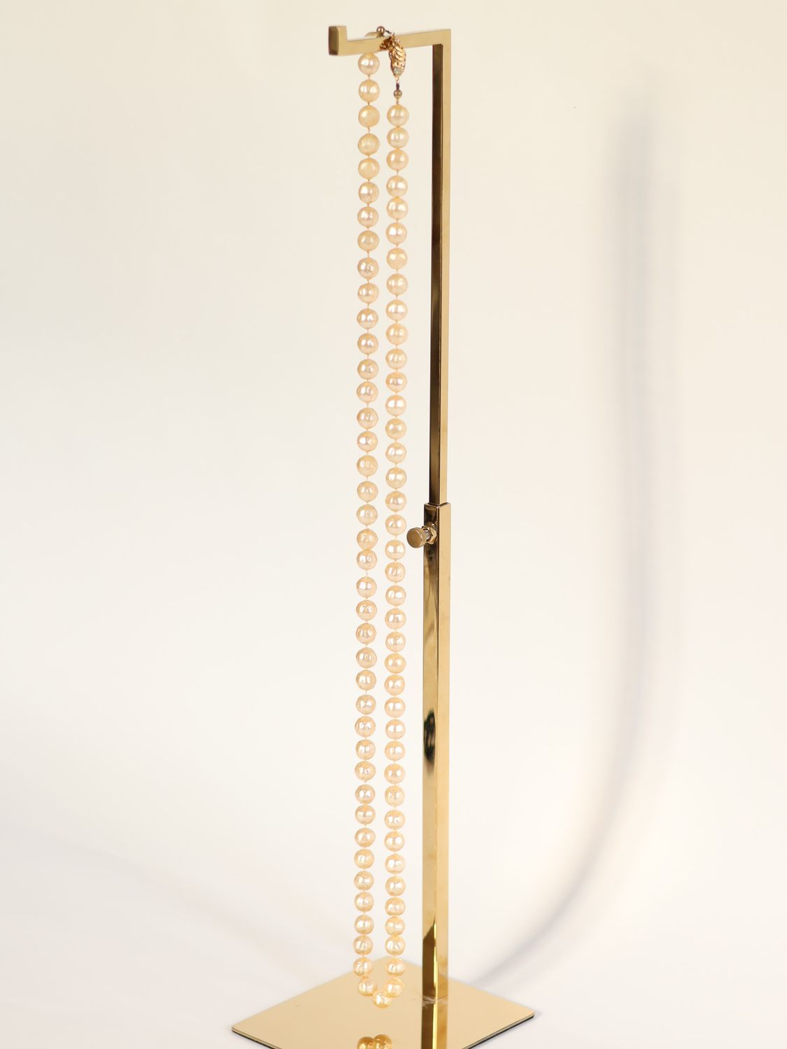 OVERSIZED FAUX PEARL NECKLACE