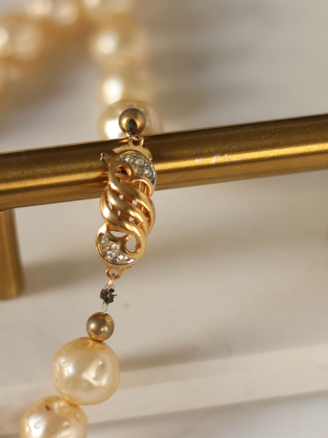 OVERSIZED FAUX PEARL NECKLACE