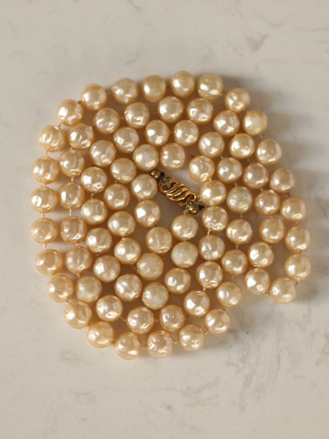 OVERSIZED FAUX PEARL NECKLACE