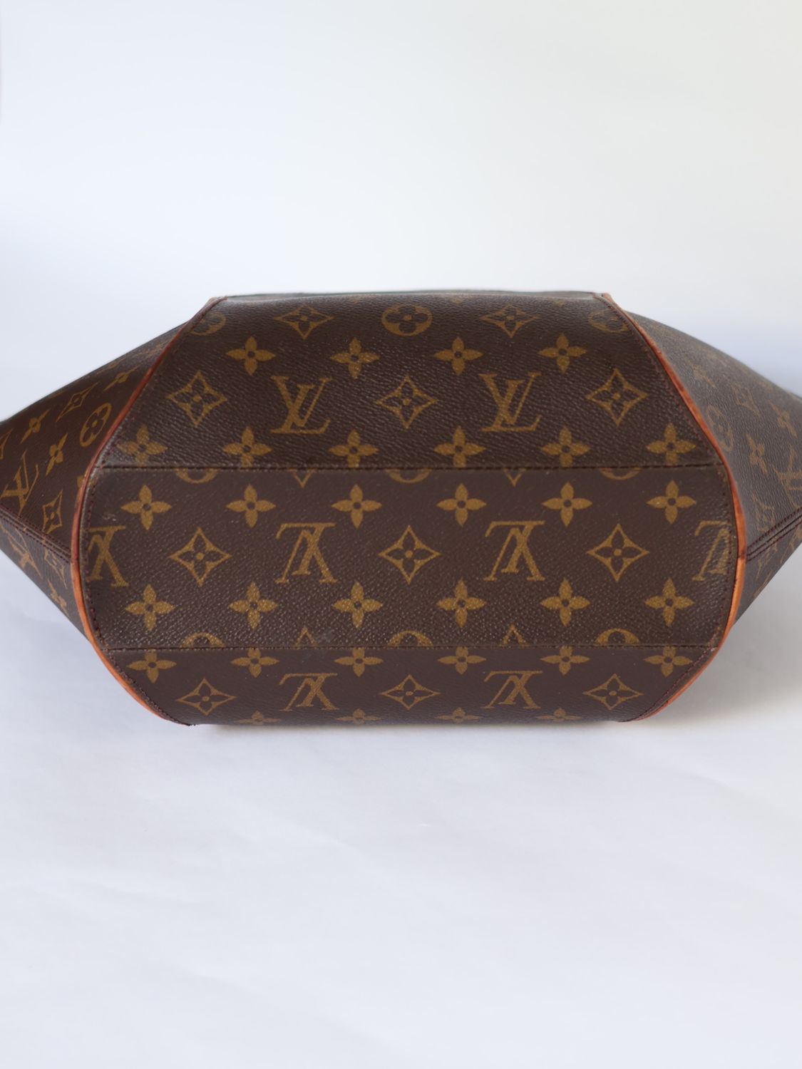 LOUIS VUITTON ELLIPSE BAG