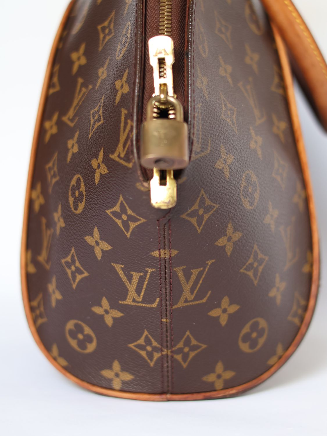 LOUIS VUITTON ELLIPSE BAG