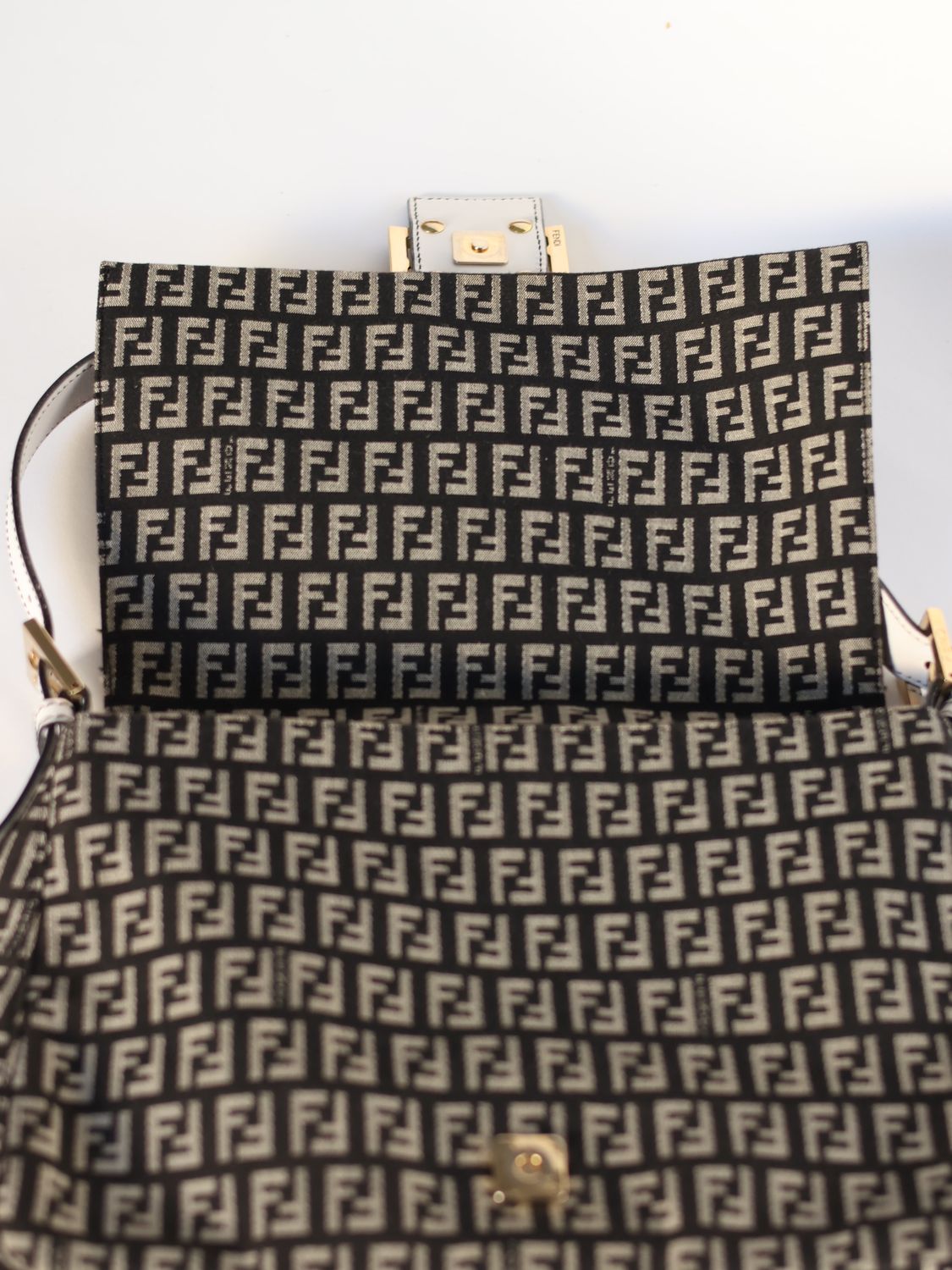 FENDI GREY BAGUETTE SHOULDER BAG