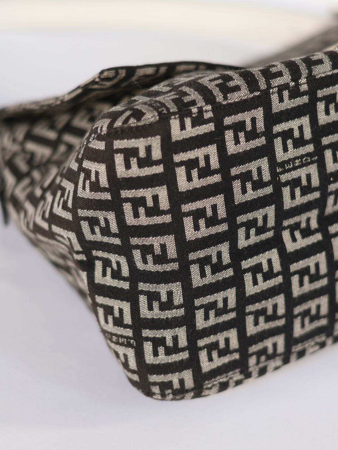 FENDI GREY BAGUETTE SHOULDER BAG