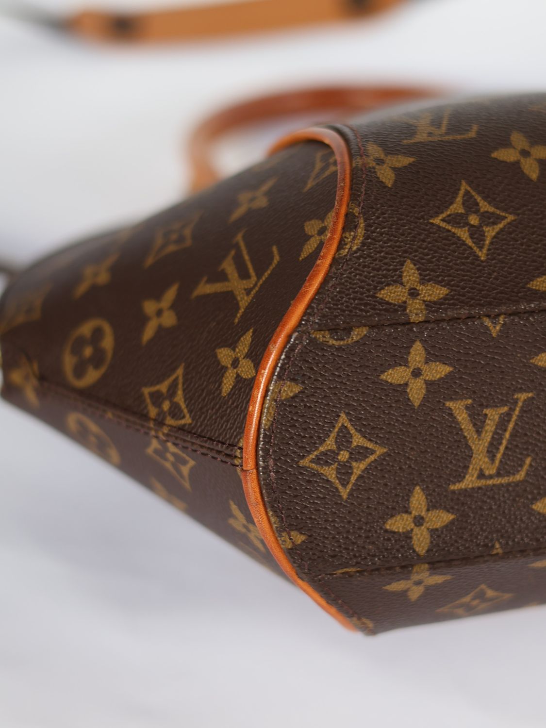 LOUIS VUITTON ELLIPSE BAG