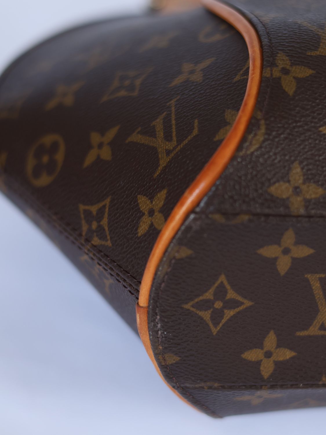 LOUIS VUITTON ELLIPSE BAG
