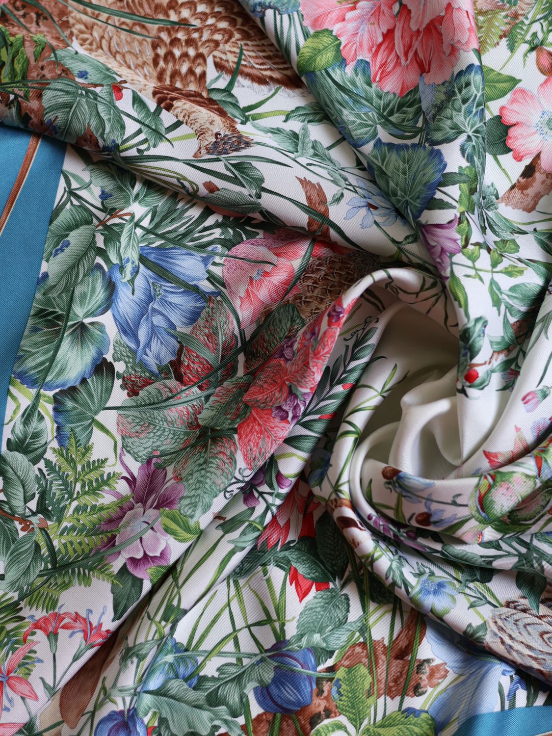 USED SILK SCARF IN LIGHT BLUE