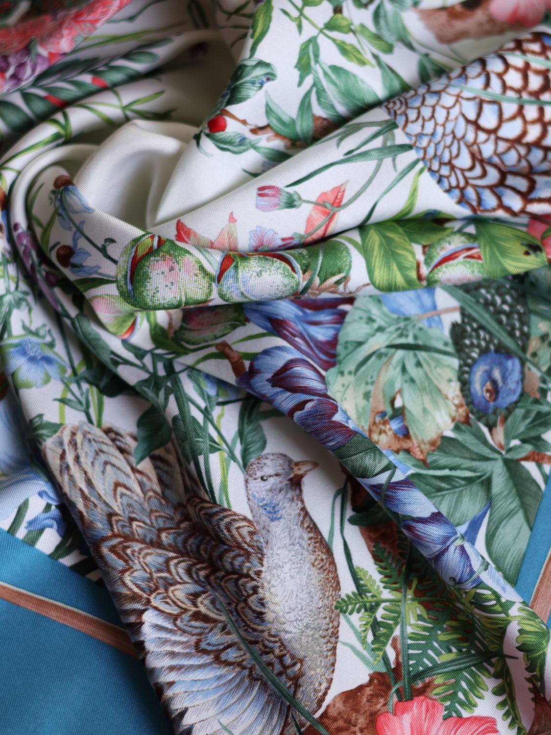 USED SILK SCARF IN LIGHT BLUE