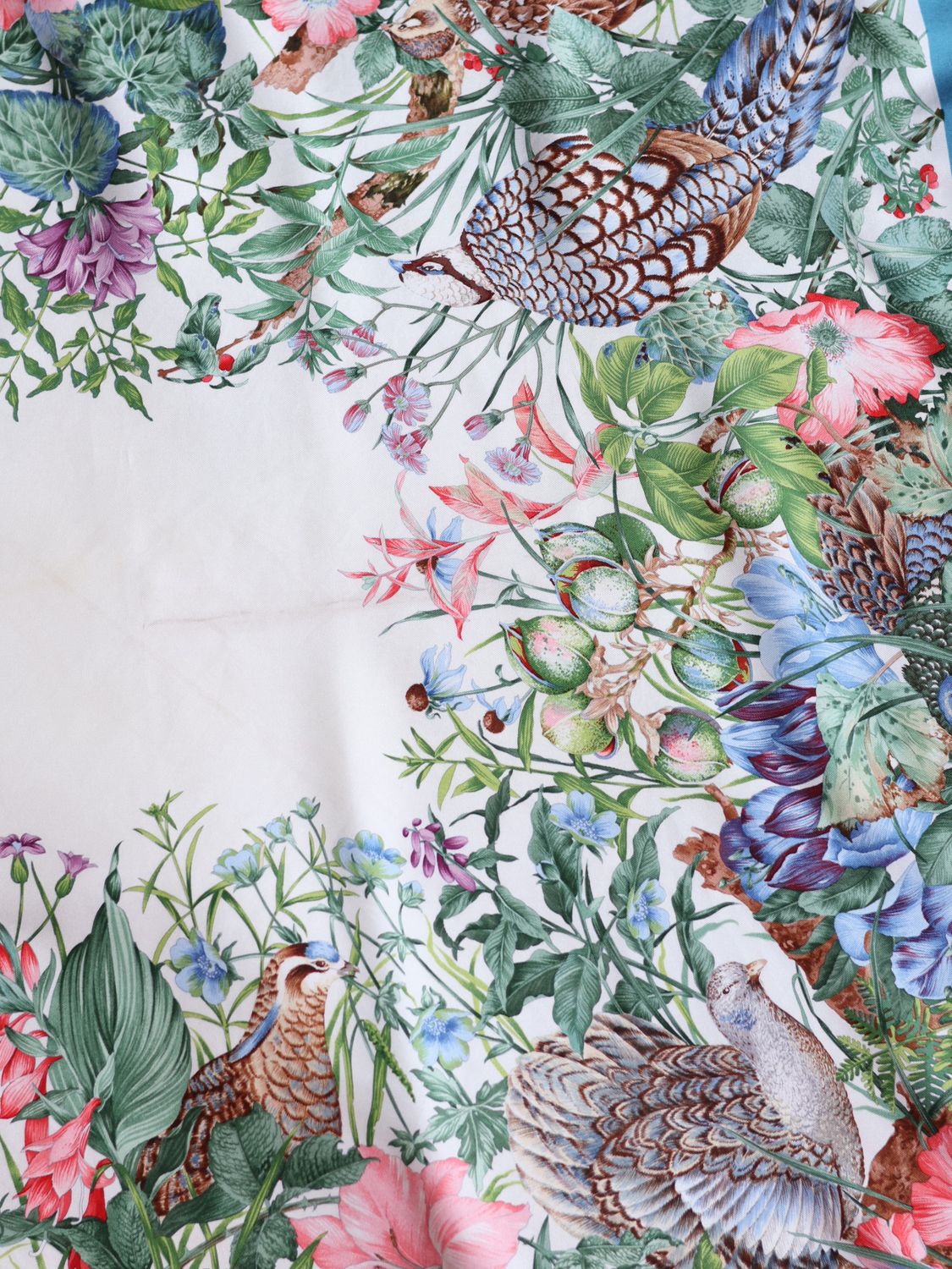 USED SILK SCARF IN LIGHT BLUE