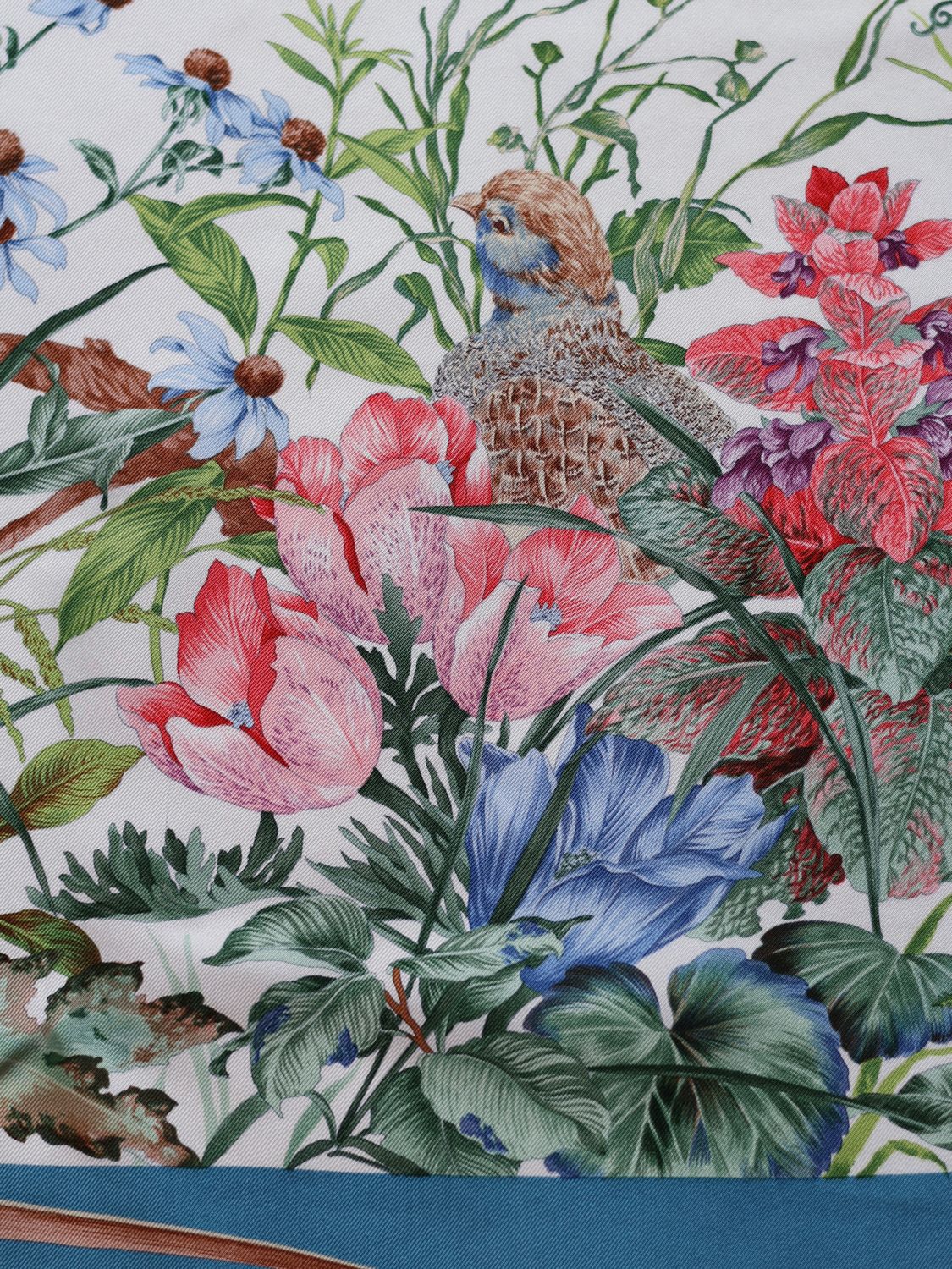 USED SILK SCARF IN LIGHT BLUE