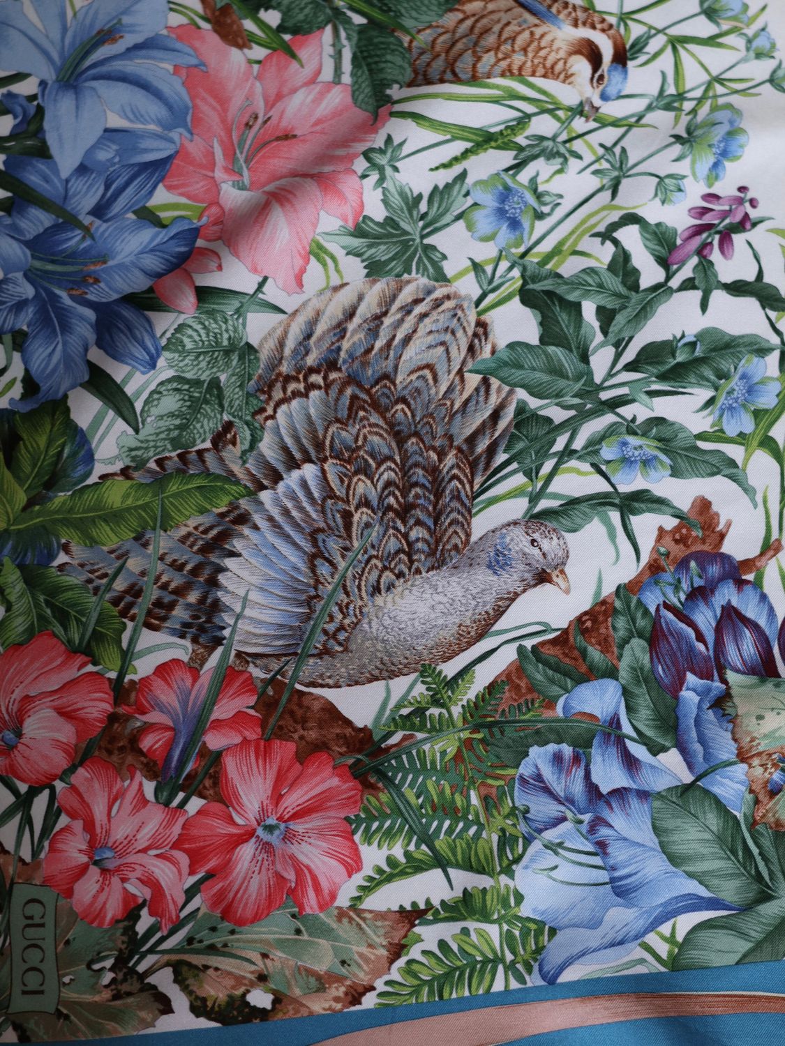 USED SILK SCARF IN LIGHT BLUE